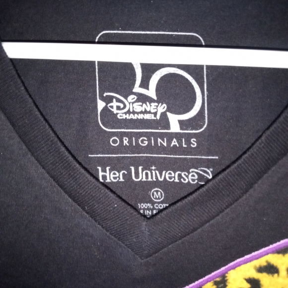 Cheetah girls v-neck t-shirt - Picture 2 of 2